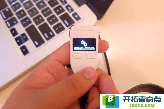 TREZOR硬件钱包开箱评测及使用教程！